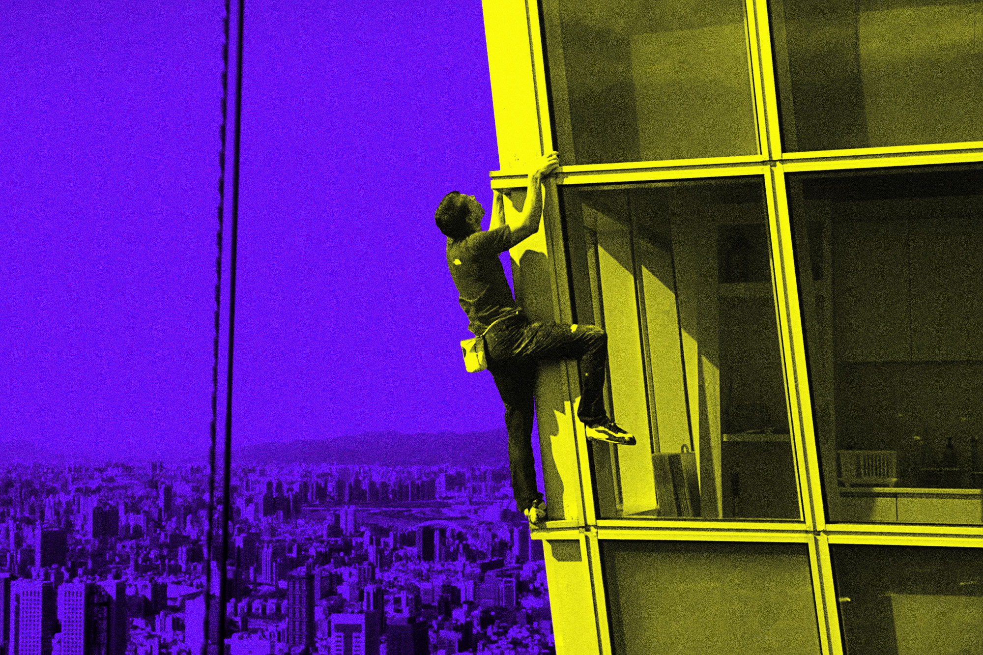 Alex Honnold free climbs the Taipei 101 tower